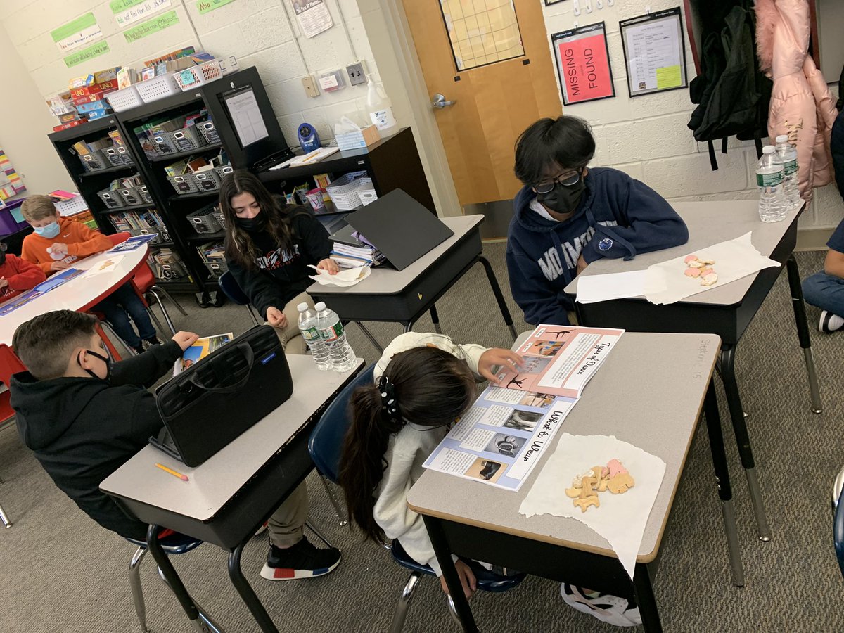 MissLoCascio's tweet photo. We had so much fun celebrating our writing unit by sharing our work with our big siblings! ❤️✏️ @RBMSadranovitz @rbmsROCKETS https://t.co/UoJCHQUxRB