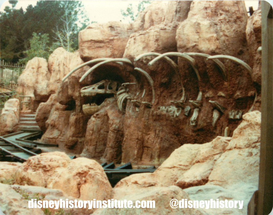 DisneyHistory's tweet photo. Welcome to Big Thunder Mountain Railroad! #randomDHI #disneyland #BTMRR https://t.co/rN5g2mSchP