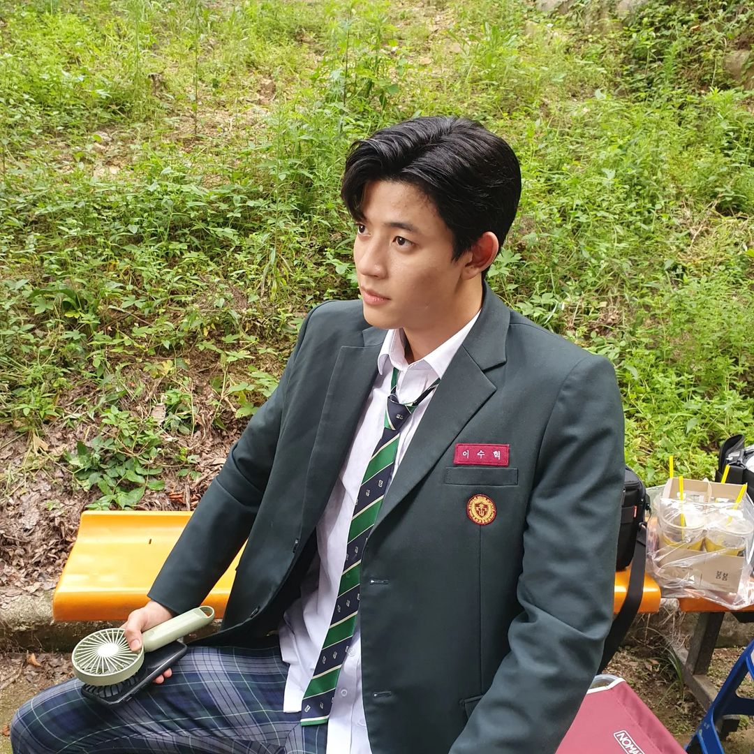 220204 artist management update (with yihyun)
 
#LOMON #로몬 #ParkSolomon #지금우리학교는 #AllOfUsAreDead