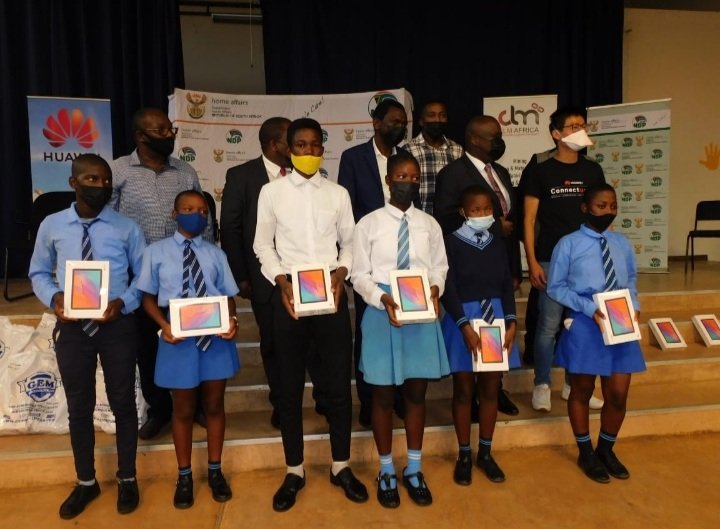 HomeAffairsSA's tweet photo. Deputy Minister hands out #smartIDcards and school uniform to learners. 30 learners received uniforms, 60 learners from disadvantaged homes received food vouchers, top 3 learners (Grade 10-12) from both Ntshingiswayo High School and Umbethe High School received Tablets, https://t.co/BQ3Zy2LYa1
