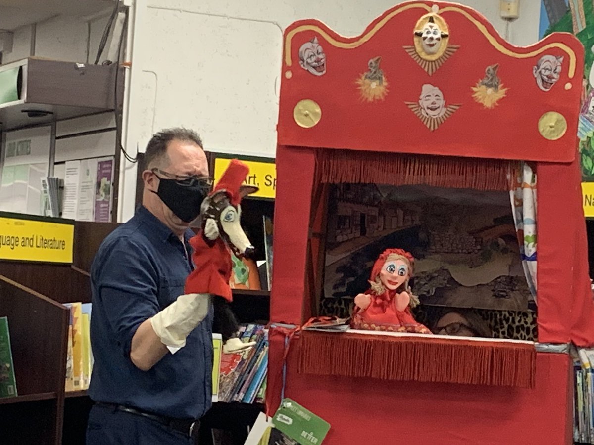 BromLibraries's tweet photo. This morning the Petts Wood Mandarin English Pre-School visited #PettsWoodLibrary & Bromley Libraries Children’s Team performed their last puppet show for #NationalStorytellingWeek It was a great success, enjoyed by adults, children & staff!! What a fantastic week! @Better_UK https://t.co/ELf5xwHvfD