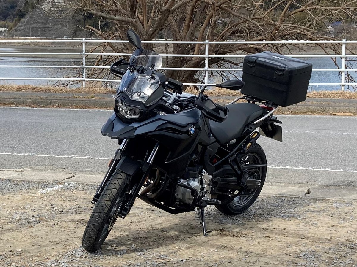 nodamk2's tweet photo. 車両入替更新

名前:野田
年齢:30代
性別:男
住処:東京
バイク:FLSTN93' F750GS 偵察オート(KLX) シグナス4型
好き:スイーツ全般
一言:ウインカー点けっぱですよ。

#バイク乗りと繋がりたい 
#バイク乗りとして軽く自己紹介 https://t.co/oM6n5t8E43