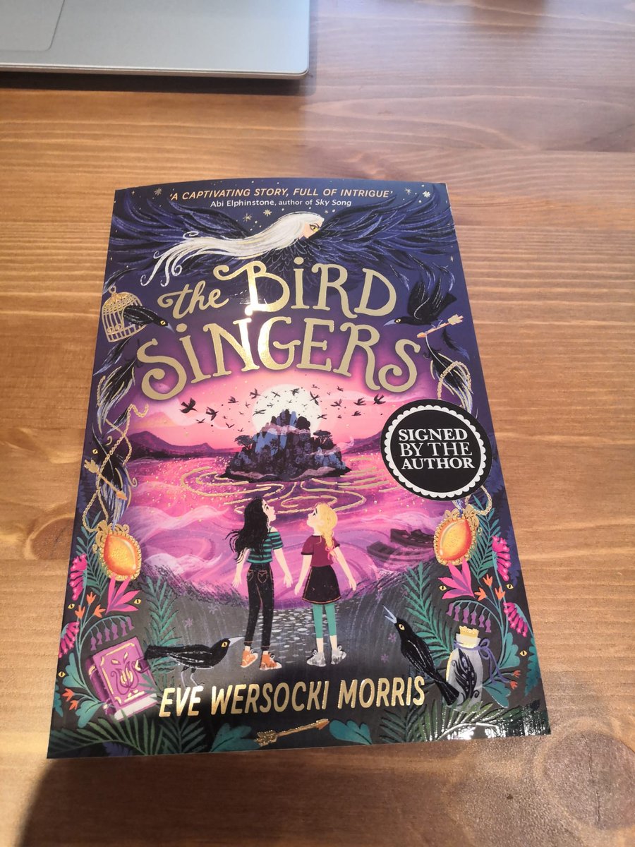 Just got my SIGNED copy of The Bird Singers by the wonderful <a href="/MzEvieMo/">Eve Wersocki Morris</a>, it's such a beautiful book! Can't wait to get stuck in 📖