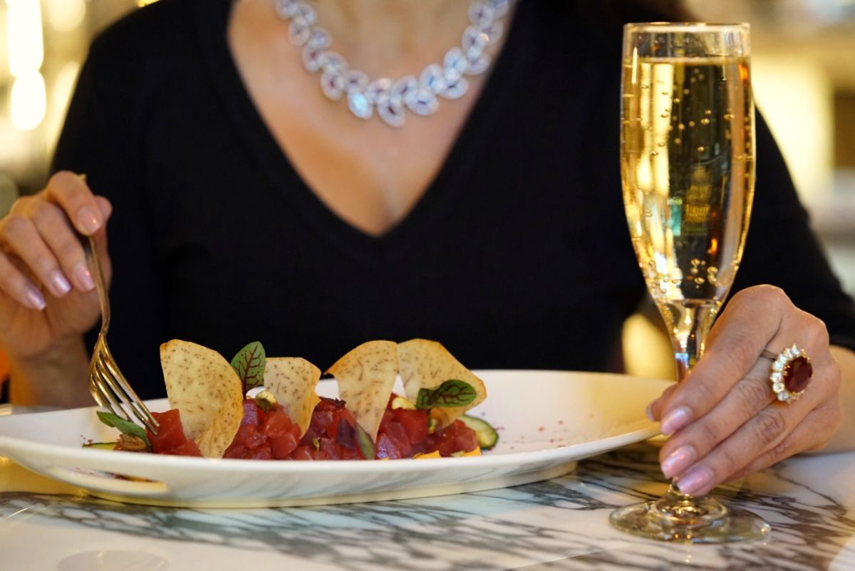 ve_hospitality's tweet photo. When in #MiamiBeach or #LasVegas or both. Need to know #whatsgood and #culinary #cocktails and #youknow
Around Miami / Las Vegas in February? - https://t.co/dX93c9eFsE https://t.co/RlcZopCkow