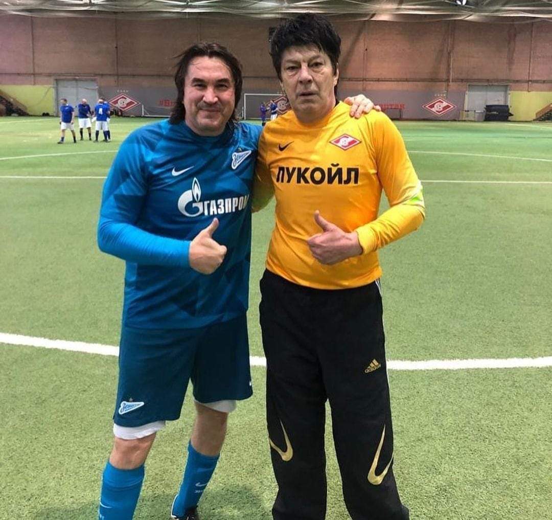 FOTOS HISTORICAS O CHULAS DE FUTBOL - Página 6 FKweFNiWQAQrffe?format=jpg&name=medium