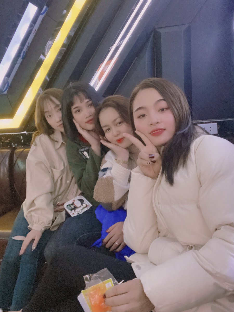 Mùng 3 cùng các bạn. 
Giờ mí kể 😝😜