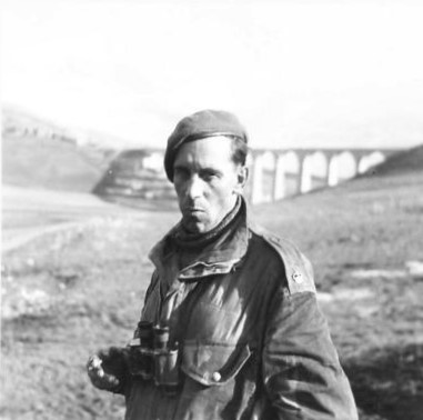 airbornemedic23's tweet photo. On this day 79 years ago one of the men in an iconic photograph from the North African fighting was killed – Major Richard Ashford MC. https://t.co/cWLYXJYD9P