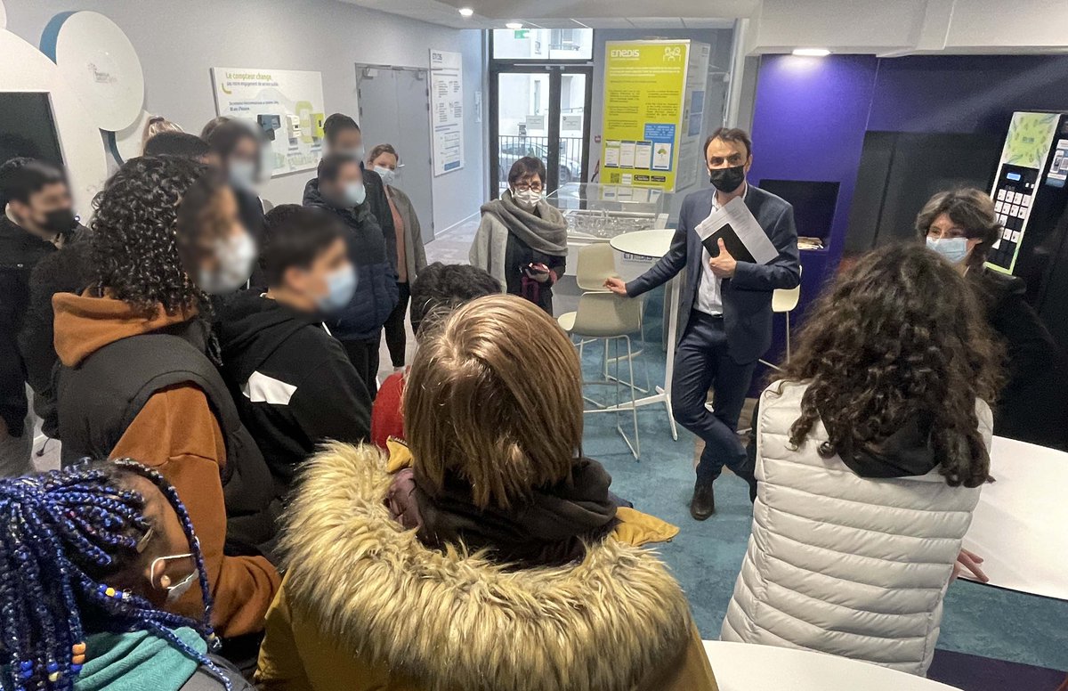 #StageCollectif 📓 : les élèves de 3ème de @vaulxenvelin69, en immersion dans les locaux @Enedis à #Lyon, ont eu la chance de pouvoir discuter avec <a href="/Gregorydoucet/">Grégory Doucet</a>, à propos de leur expérience dans l’entreprise et de leur future orientation. Un moment dont ils se souviendront ! ✅