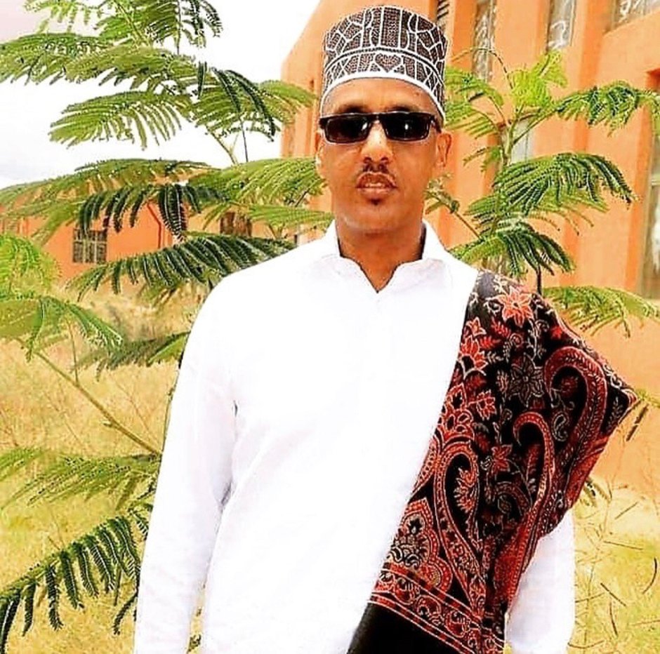 AbrarSuleiman's tweet photo. "እኔ በማስተዳድረው ክልል ሁሉም ኢትዮጵያዊ እኩል የሰብዓዊ እና የዜግነት መብት የተረጋገጠለት አንዲሆን አጥብቄ እሰራለሁ። በክልላችን ሰው በማንነቱ ምክንያት የሚበደል ከሆነ እኔ ነኝ ተጠያቂው!" 

የሱማሌ ክልል ፕሬዘዳንት አቶ ሙስጠፌ ኡመር https://t.co/uFv7rwyqaI