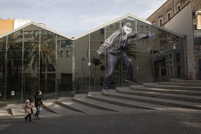 💥13 peces d’art urbà per trencar prejudicis sobre les persones sense llar a Barcelona. 

<a href="/TeoVzquez/">Teo Vázquez</a> retrata tretze persones ateses per <a href="/ArrelsFundacio/">Arrels Fundació</a> al lloc on dormien. 
 
👉Amb #bequesSOSCultura visibilitzem realitats de persones en situació de vulnerabilitat.

#Visibles