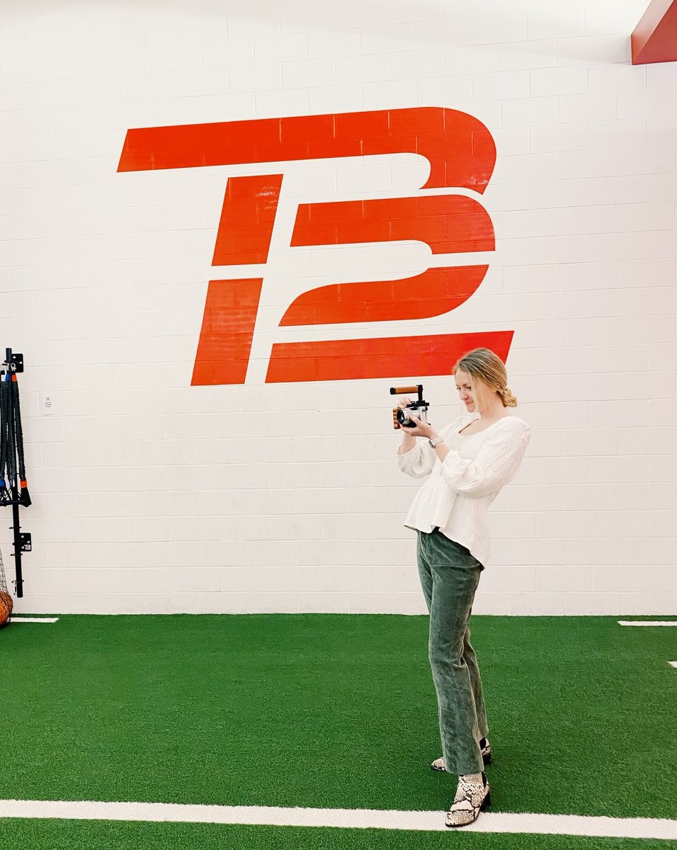 ClemsonUniv's tweet photo. Emma Devine ’19

Boston native @emcath22 fell in love with visual storytelling the moment she picked up her family’s camera at age 8. Her second love was sports, and Clemson allowed her to fuse the two into a career by majoring in marketing and interning with video services. https://t.co/Co2Yu9rvHn