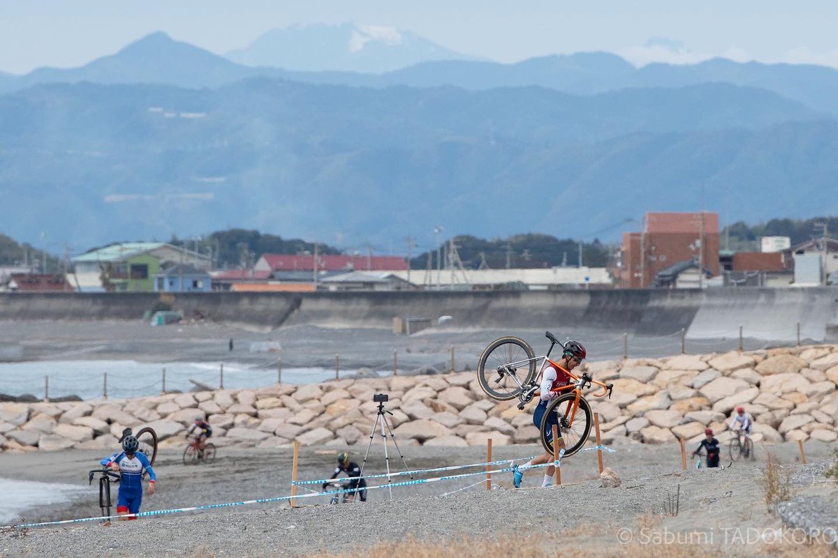 高知シクロクロス、2位なような1位でゴールさせて頂きました🥺初めて参加させてもらった高知シクロクロスはコースもすごく良かったし、ロケーションも最高、初めての人にもめっちゃ優しい素晴らしい大会でした🥳🥳🥳
#ヤシィシクロクロス 
#ヤシィパーク 
#高知シクロクロス
#香南市
#宿毛大使
#高知県