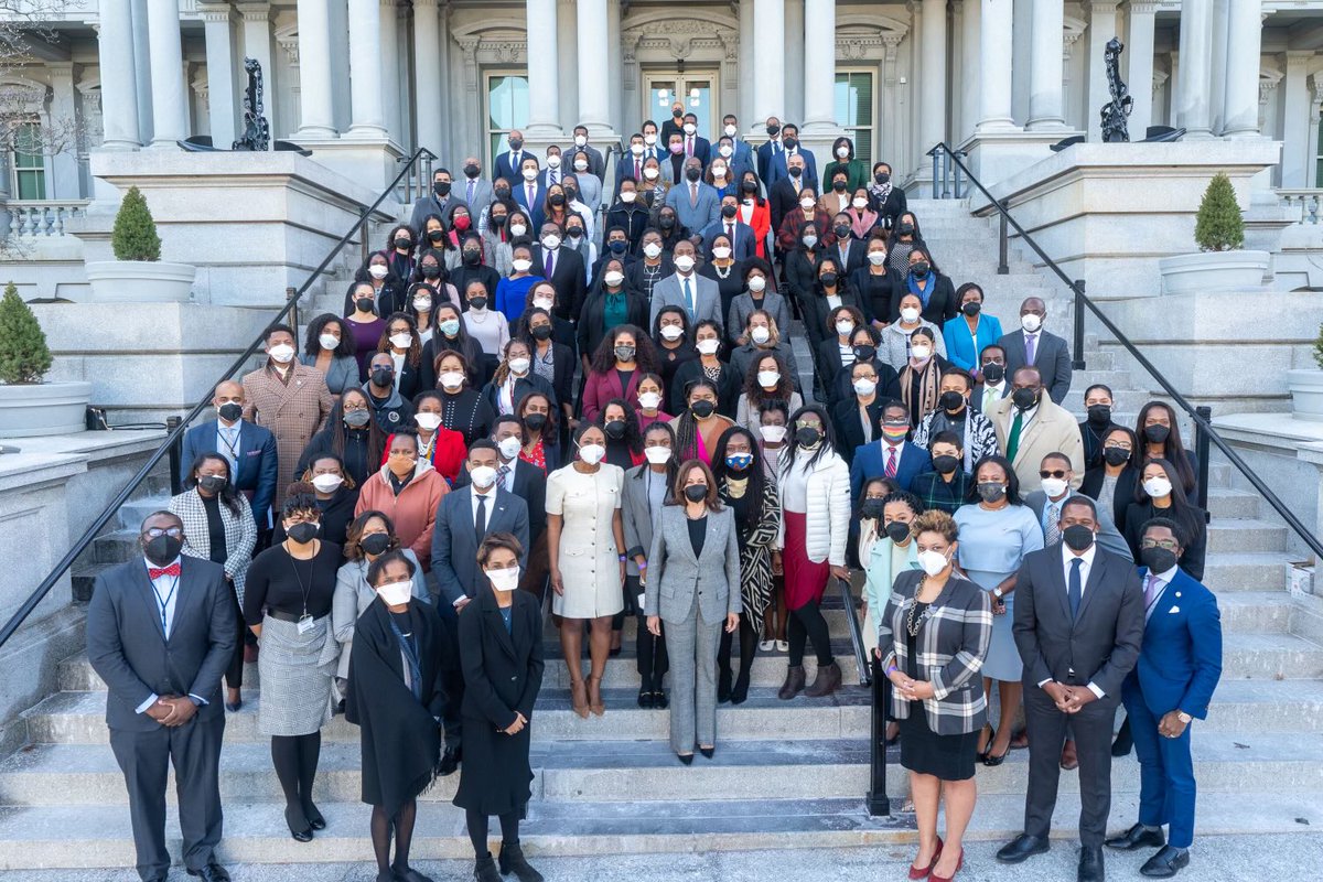 The Black staffers at the #WhiteHouse took a picture for #BlackHistory Month! ⁦<a href="/theGrio/">theGrio.com</a>⁩