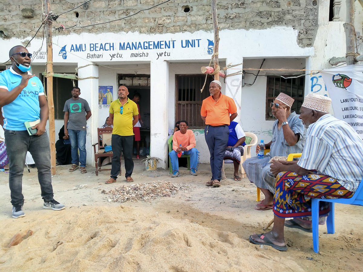 realio_netwcrks's tweet photo. Save Lamu updates Lamu fishermen on the status of LAPSSET case, It's almost 4 years since the court ruled in favour of the Lamu fishermen to be compensated with Kshs.1.76bn, months have passed by, nothing has happened. #FishermenDemandsTheirRights. https://t.co/jVAn6ByxvT