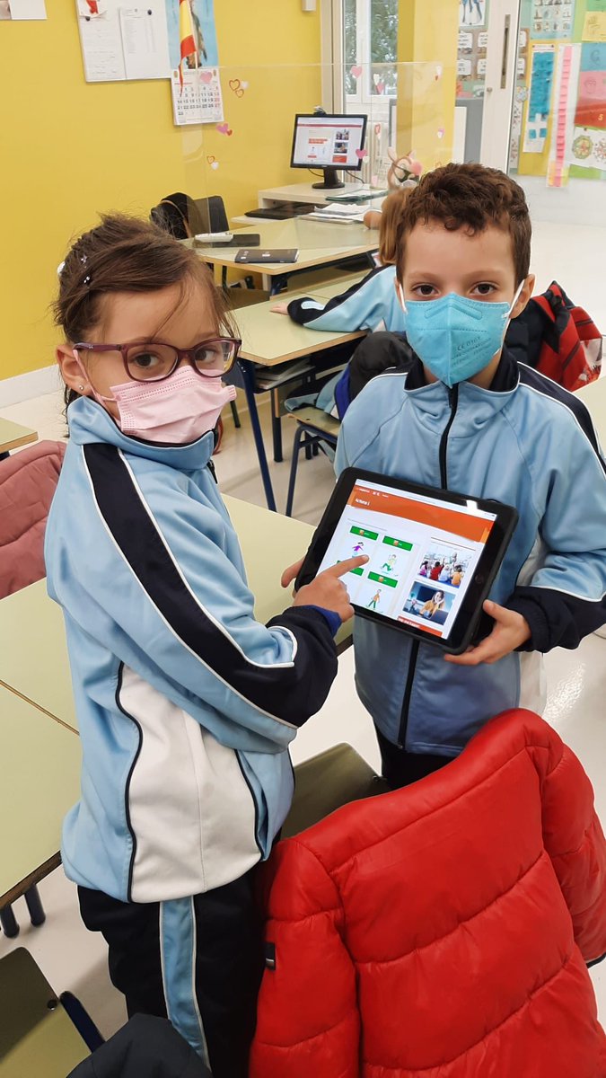 ColeMarillac's tweet photo. Los alumnos de 2°EPO utilizan los iPads para desarrolar sus destrezas en lengua inglesa. #planTIC #bilingüismo
#colegiosHHCC #EducaciónVicenciana https://t.co/bQAVLPOCKl
