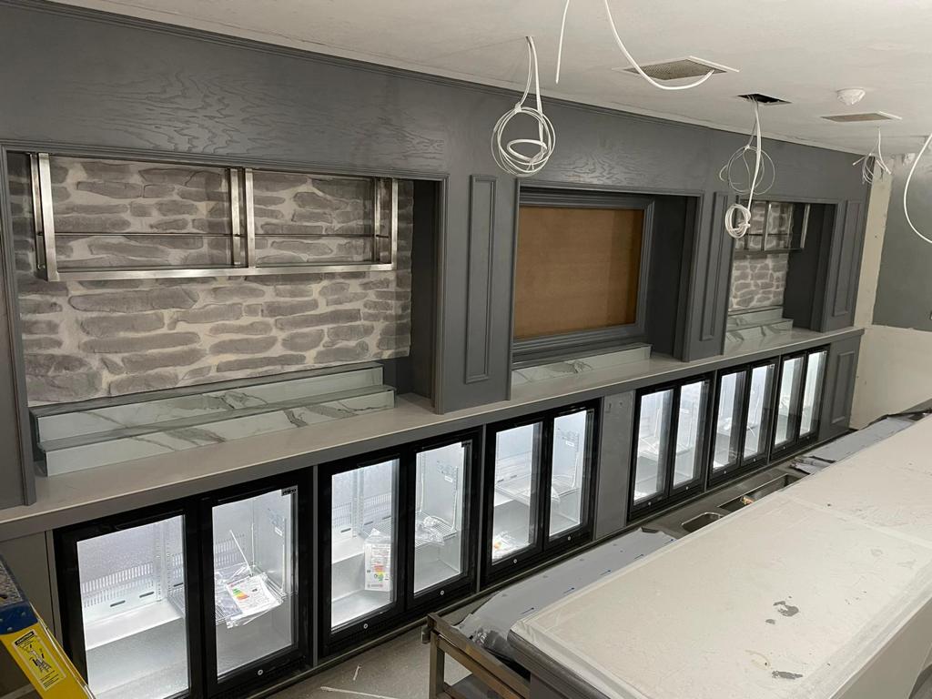 Dawnvale's tweet photo. We're making excellent progress over at the De Vere Cotswold Water Park Hotel. A brand new bespoke modern stainless steel bar with plenty of storage is now taking shape, finished pictures coming soon!
#Bar #BarBuild #Cotswolds #Hotel #DeVere #BespokeBar #BarDesign https://t.co/8z2gBWtOzF