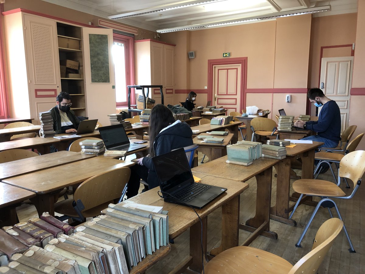 EMRollinat's tweet photo. Trop fière! Projet Zotero - Bibliothèque de l'#EPPFE pour #CLIODIFLE @DILTEC achevé!
Plus d'un millier de références! beaucoup de poussière, de l'émotion (tous ces dons de livres à l'école!), et une jolie formation impromptu pour quelques étudiant.e.s! Merci à eux! https://t.co/AqoFIPqPd7