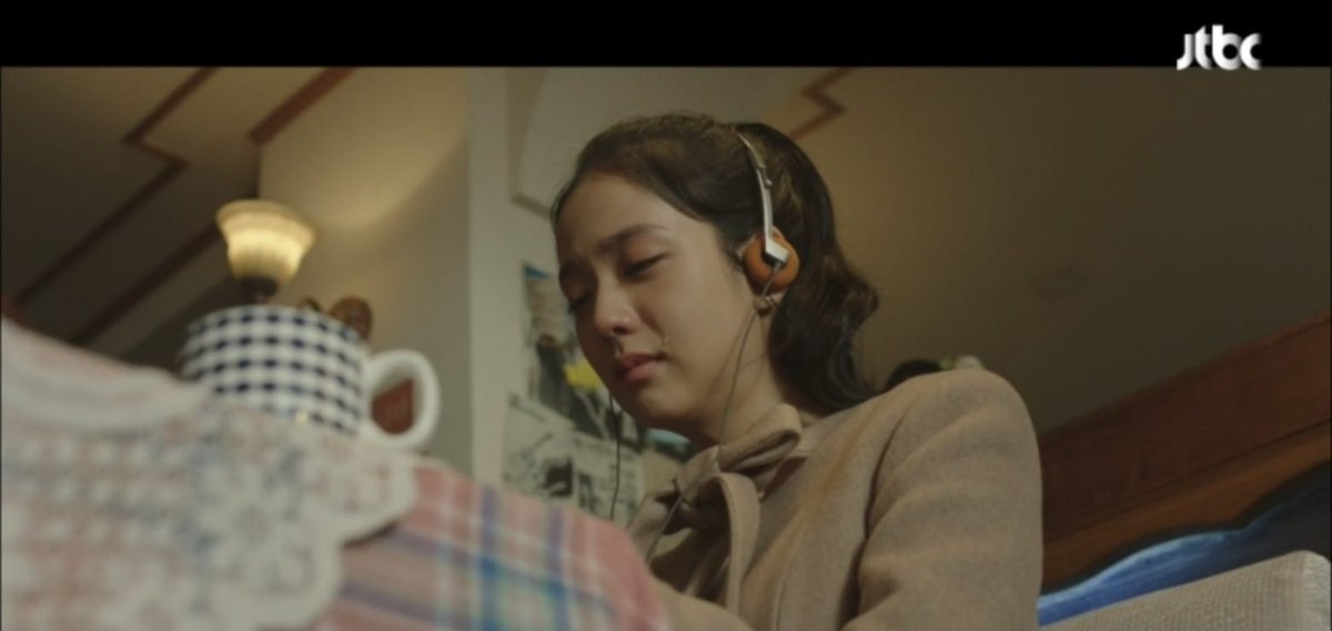 goKPOP's tweet photo. Prepare tissues for #SnowdropEp16 Sooho fights with his life protecting Yeongro, leaving all of us in tears😭

But at least for the epilogue, we were treated with Sooho singing to Yeongro in Rome cafe☕💕

Stream all episodes of #Snowdrop on #DisneyPlusHotstarMy #Jisoo #JungHaeIn https://t.co/BKxe4qk7L7