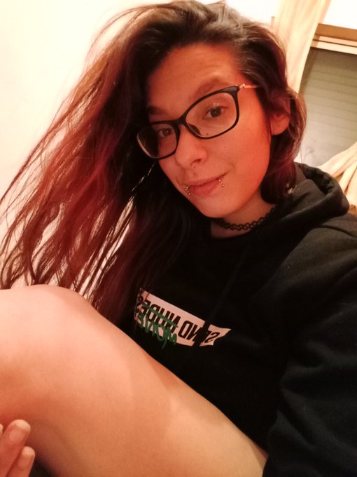 Watch Zenda SEXY's leaked NSFW photo on TwXstars