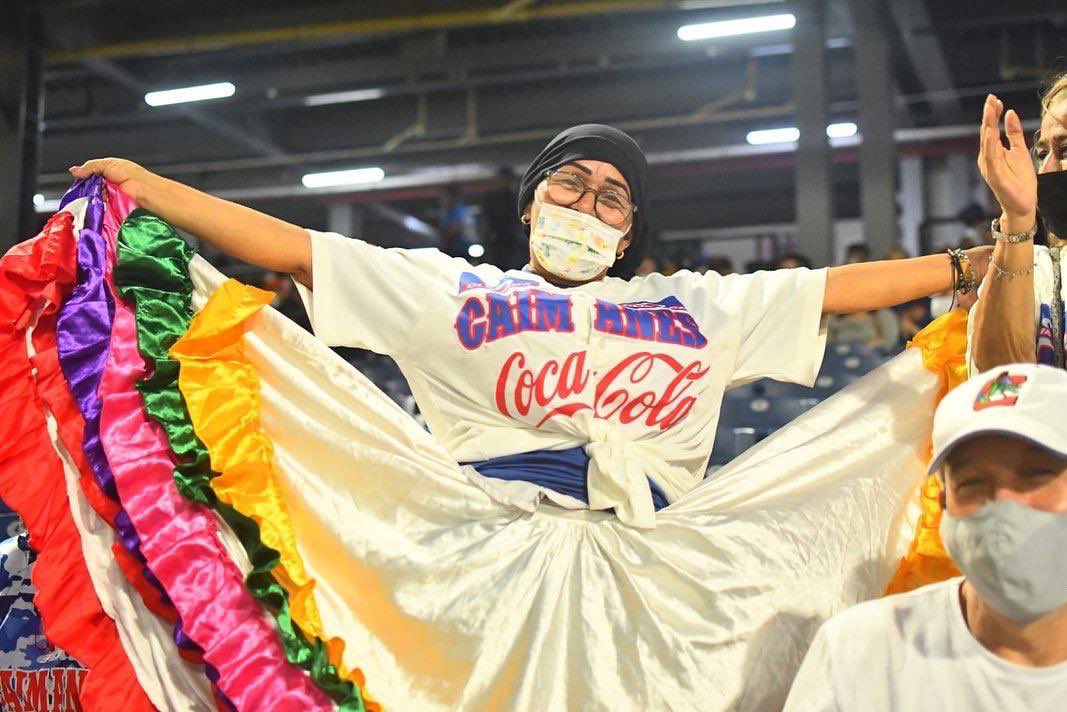 🚨¡Momento histórico del deporte colombiano! 
🐊Los Caimanes derrotaron 4-1 a los Gigantes del Cibao y se coronaron campeones de la Serie del Caribe de Béisbol⚾️, este jueves en el estadio Quisqueya Juan Marichal, en Santo Domingo, República Dominicana. 
@caimanesdebarranquilla