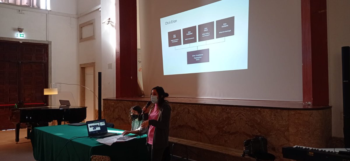 ErionSistema's tweet photo. L’impegno di #Erion per la tutela dell’ #ambiente si concretizza anche in attività di educazione nei confronti dei cittadini e delle giovani generazioni. Per questo siamo intervenuti ieri al Liceo Statale Carlo Tenca di Milano con una lezione sui #RAEE e il loro #riciclo https://t.co/cORoYGXu8E