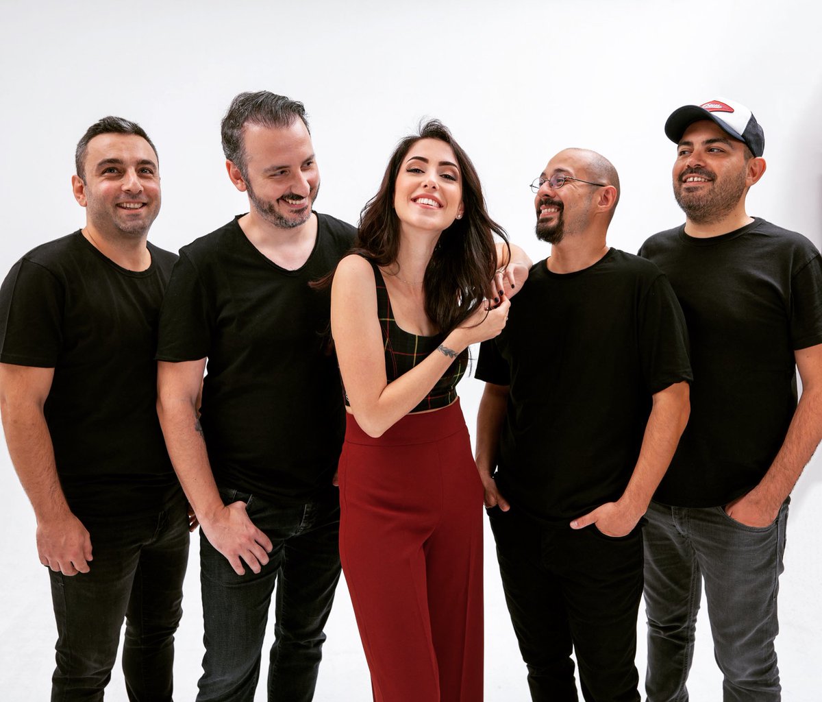 sixpacklive's tweet photo. Herkese merhaba!🤚🏼✌🏼
Biz yeni parçalarımızı sizlerle buluşturmak için sabırsızlanıyoruz! ❤️‍🔥🤘🏼✨ 
Siz nasılsınız?😌🧐😍 https://t.co/hhpXUCPSoH