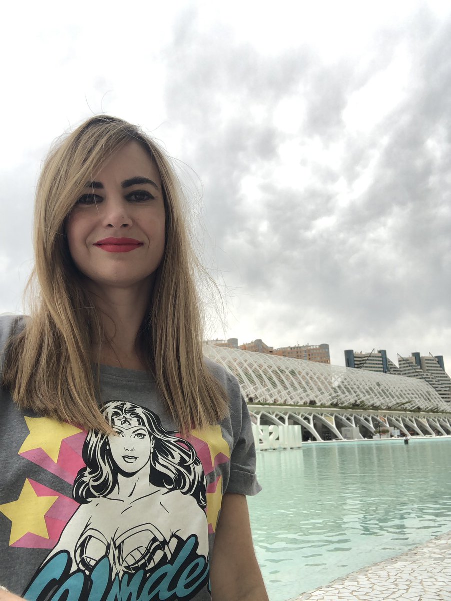 desiree__ro's tweet photo. Tras un mes encerrada en pijama en modo seta. Ni el COVID ni la bronquitis podrán conmigo. Un poco de ego. Volveré a ser lo que fui. “A Dios pongo por testigo. #RubiasAlPoder @lavecinarubia https://t.co/1ROStSQTpJ