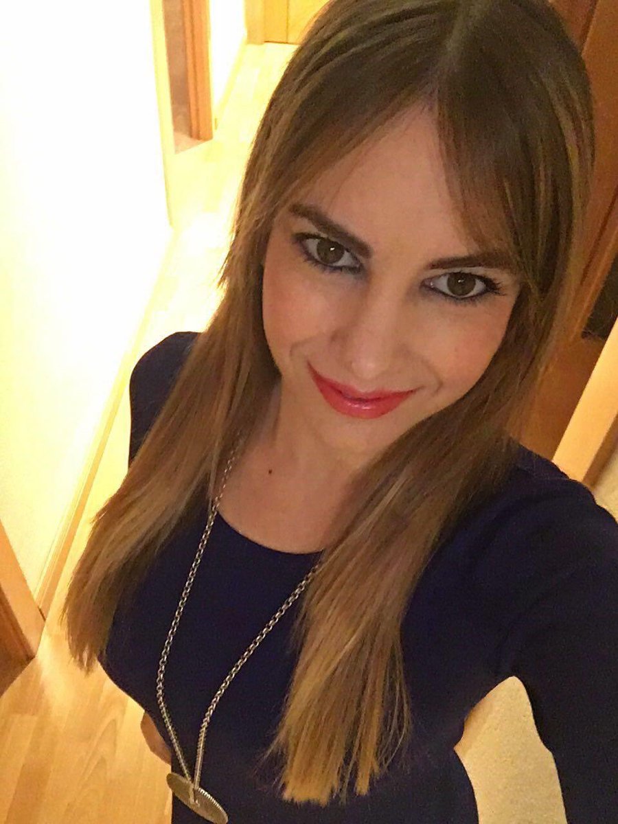 desiree__ro's tweet photo. Tras un mes encerrada en pijama en modo seta. Ni el COVID ni la bronquitis podrán conmigo. Un poco de ego. Volveré a ser lo que fui. “A Dios pongo por testigo. #RubiasAlPoder @lavecinarubia https://t.co/1ROStSQTpJ
