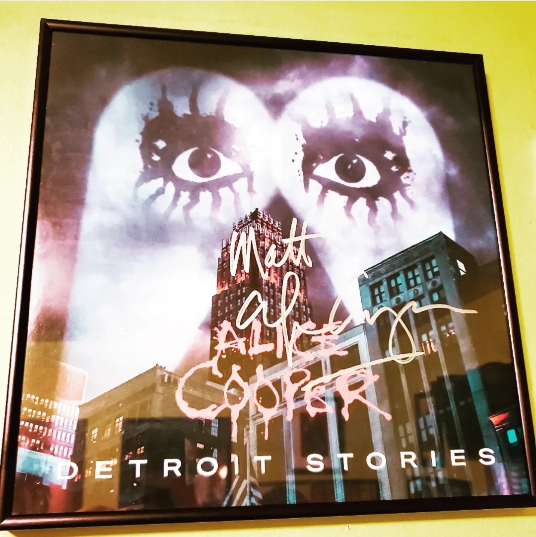 Happy 74th birthday to the great Alice Cooper! Not only a legend, but a sweetheart of a guy! 