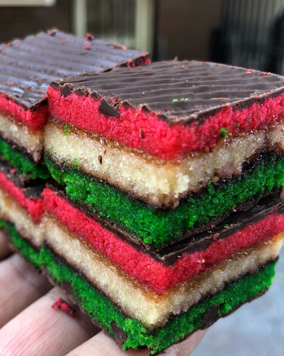 get_bento's tweet photo. A rainbow cookie from Fortunato Brothers? That is *literally* amore. #TheCrave #PoweredByBento 📸: @nycfoodsters https://t.co/iwp0XCs1VX