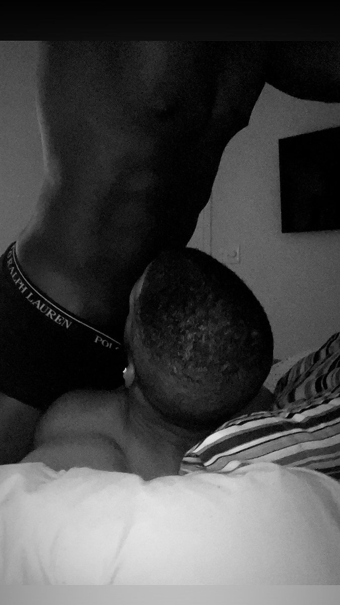 I find this picture so hot omg.😮‍💨