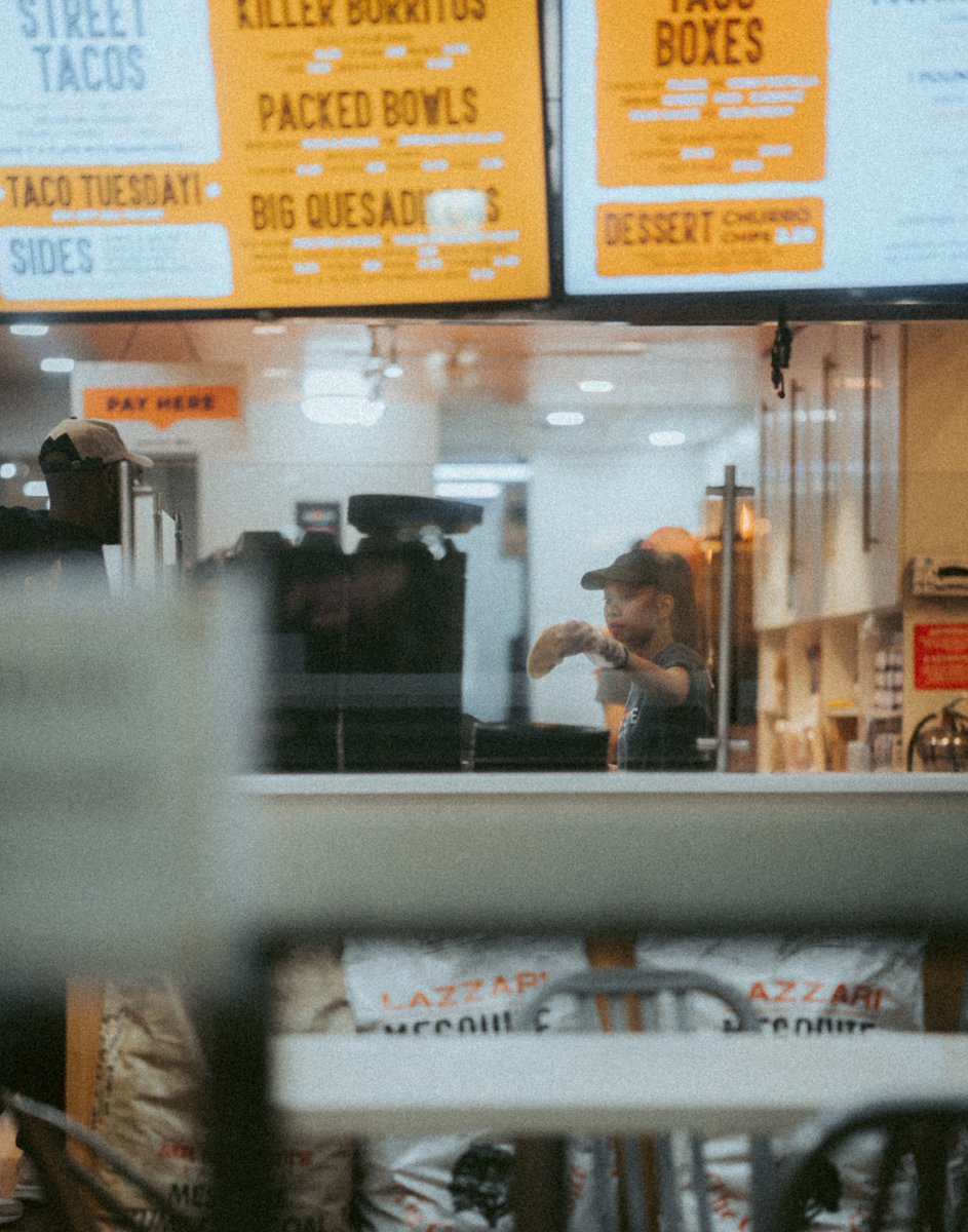 brewpanda21's tweet photo. Went with few fellow photogs to Tempe and took some photos of whatever we could find. Edits are inspired by film.

Sigma 85mm 1.4 ART DG DN
📸 pandaphotographyaz

#sonyalpha #sonya7iv #sigma #sigmaphoto #streetphotography #sigma85mmart #bmstreetpov #opticalwander #azphotographer https://t.co/gE7e4DWWUk