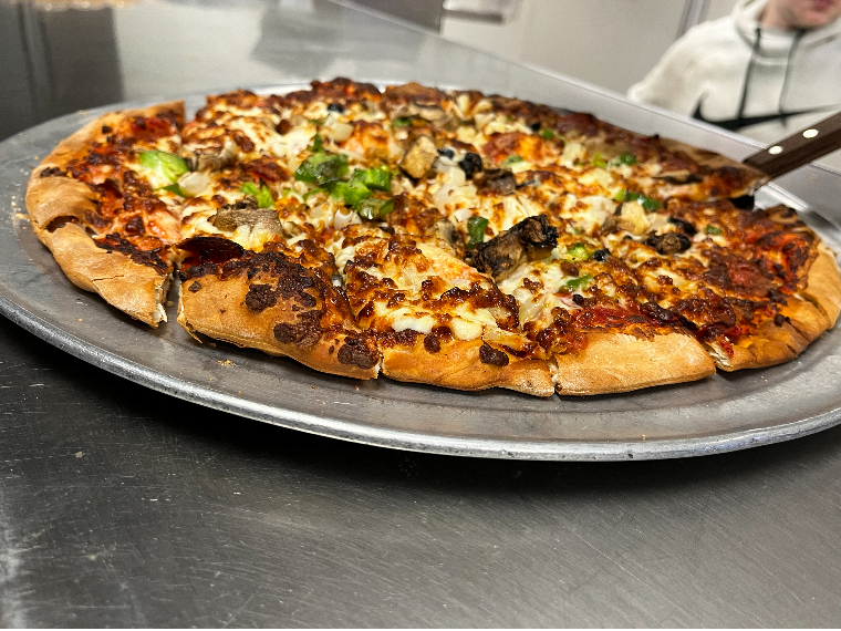 HendersonMrBs's tweet photo. #FreePizzaFriday is here! Hit that RT button for your chance to win a free large one topping from Mister B's! Must follow to win. 🍕🍕 https://t.co/wgvAwD17DV