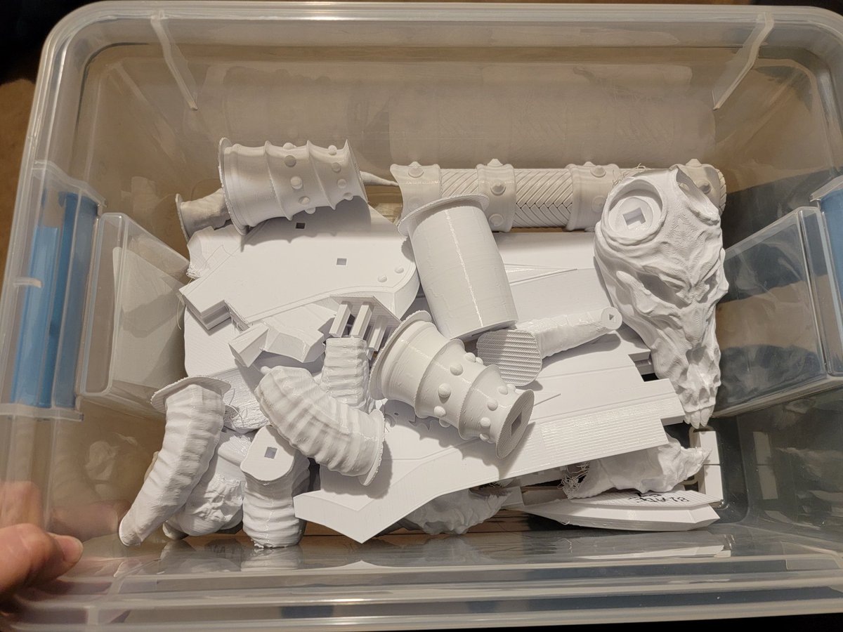 Shamaz084's tweet image. Time to assemble!

#artistatwork #makecoolstuff #3dcg #3dprinting #Frostmourne #prop #replica #lichking #worldofwarcraft