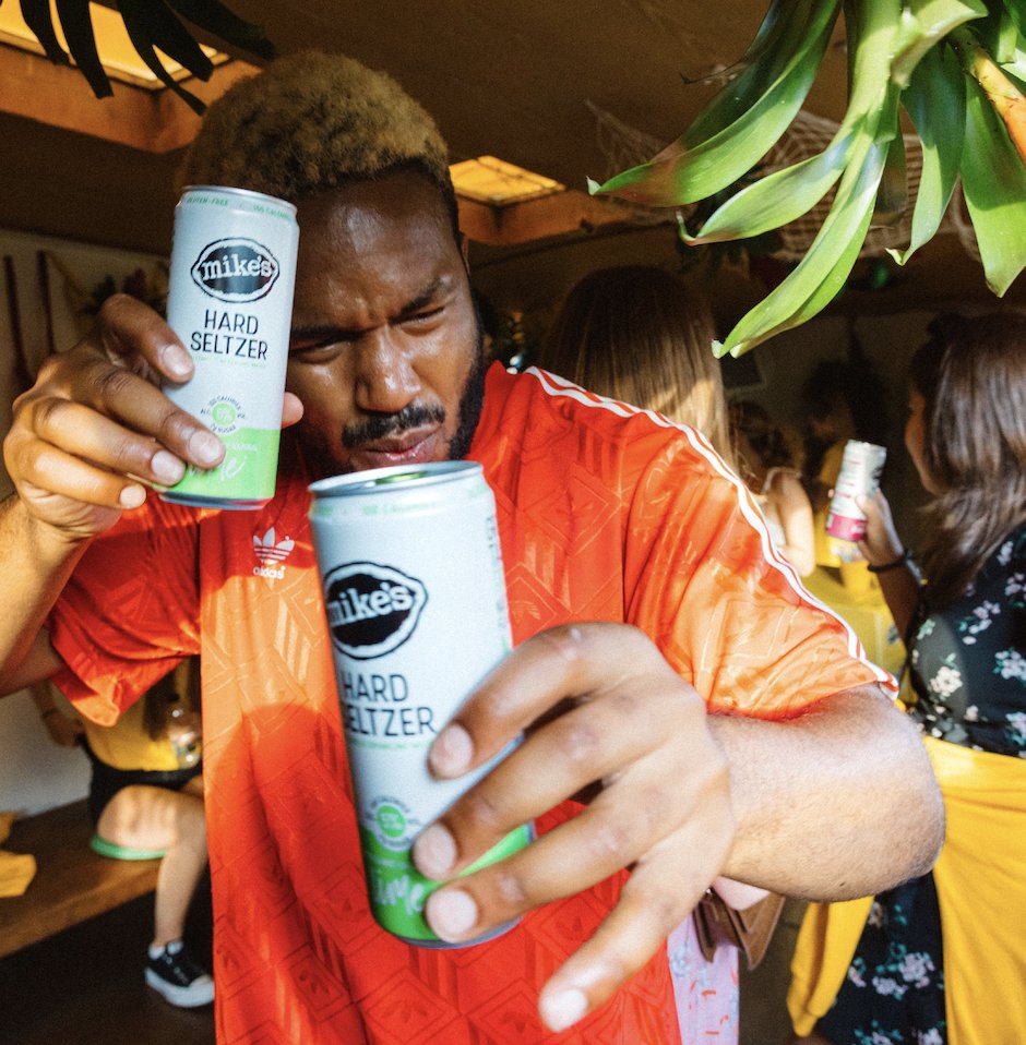 POV: It’s Friday night. You’re with all your pals. Mike’s in hand and the beats about to drop 🕺

#FridayFeeling #HardSeltzer #Bevs #Weekend #POV