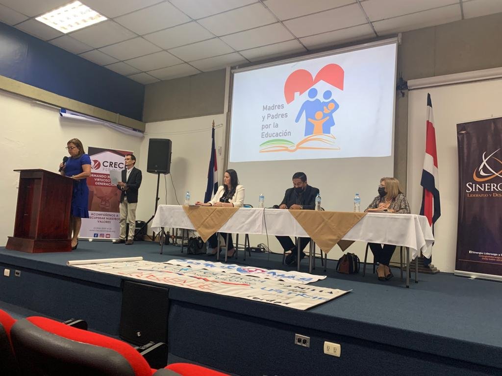 unionliberalcr's tweet photo. Desde el @ColperCR estamos en la firma de un compromiso por la educacion costarricense.

Creemos en la Libertad Educativa y nuestra propuesta va encaminado a eso con los vouchers educativos.

#TuVotoEsRebelion #VoteUnionLiberal https://t.co/Weubo665iC