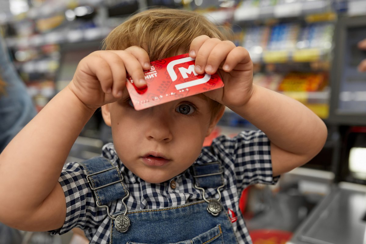 MagnitIR's tweet photo. In Q4 the number of our #loyalty program #cardholders reached 58.7 million, #delivering positive cross-format gains with about 43% of Magnit’s #customers coming back to visit 2 or more #store formats by the end of the reporting period. #retail #grocerystore https://t.co/aO1ejYd9bW