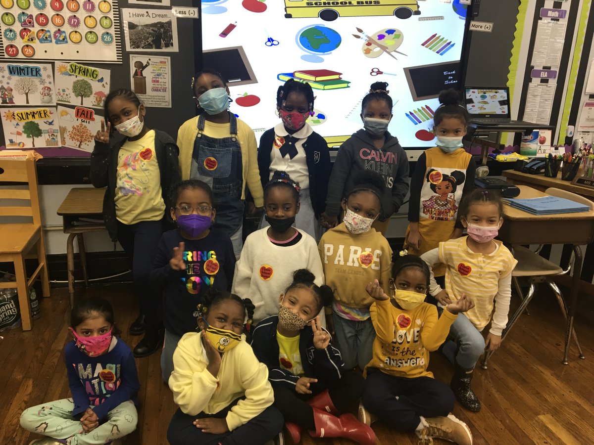 MurraySFABX's tweet photo. Kindergarten loves celebrating School Spirit Day! #SFABronx #Kindergarten #SchoolSpirit #CatholicSchoolsWeek https://t.co/INUjxgCw8e
