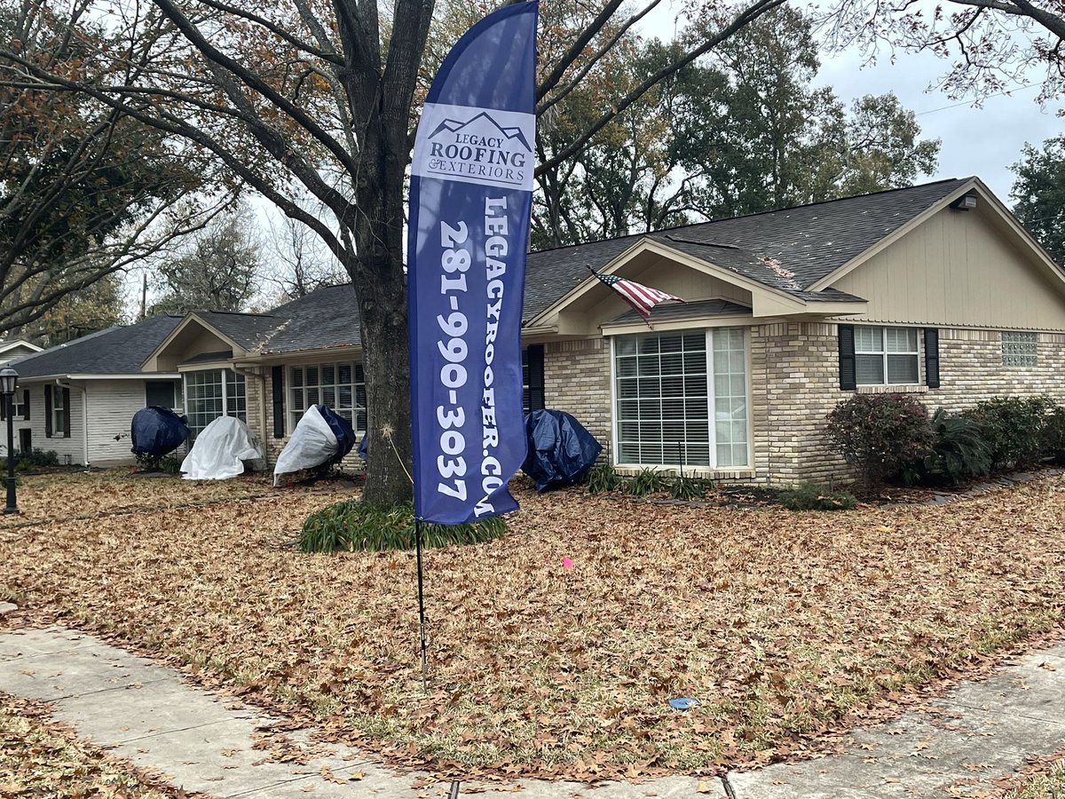 Roofing2Legacy's tweet photo. Good morning #lazybrook #timberbrook area, we are replacing a roof in your area today. This roof has had past storm damage and was at its lifespan. Come see us on Tattenhall Dr and bring a cup of coffee with you to stay warm. https://t.co/9BGIWTrpDj