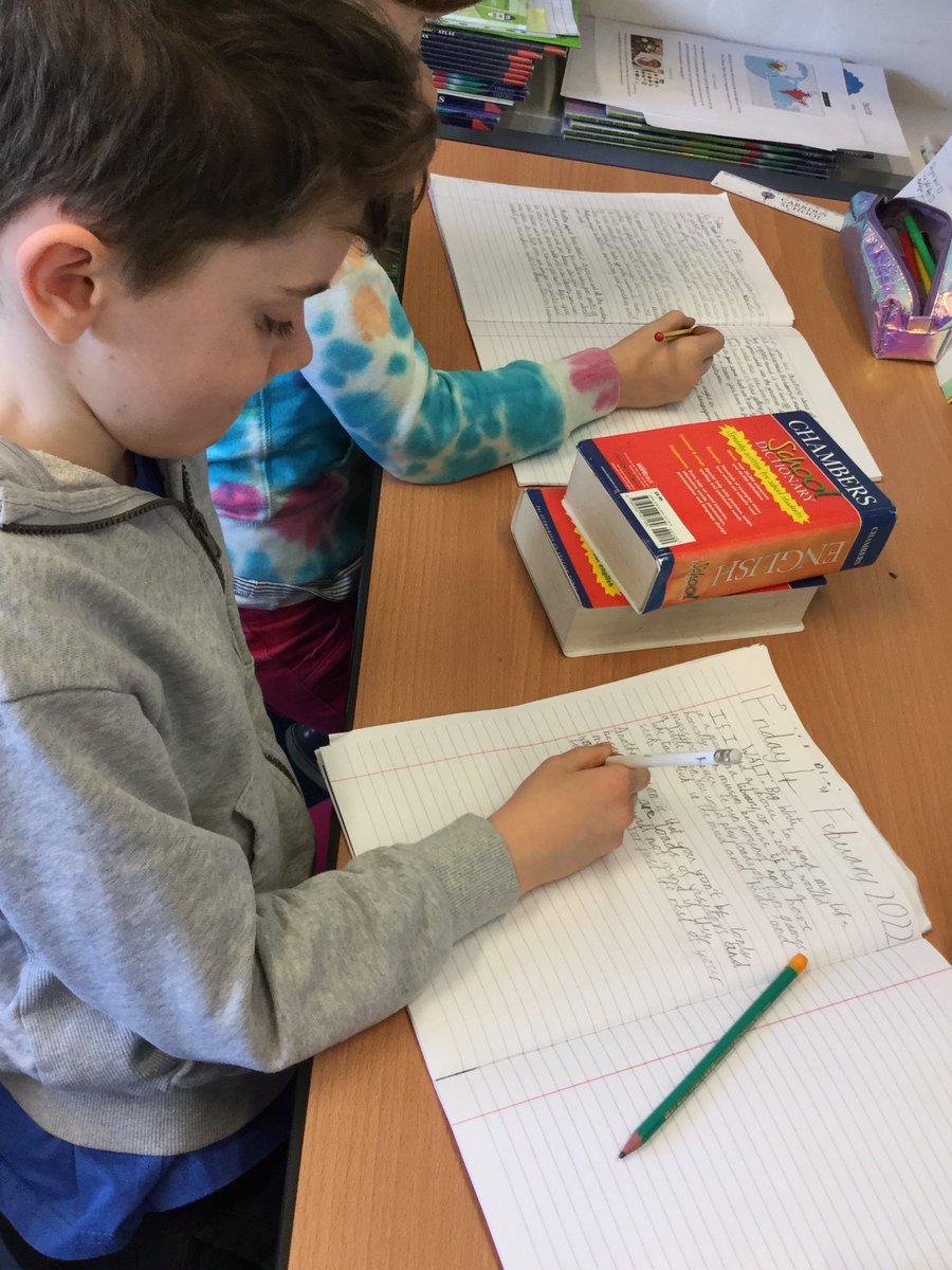 CarrdusYear4's tweet photo. Year 4 have been making a big decision for their Big Write today...Would you rather live forever in a museum, library or zoo?  #whatwouldyoudo #English https://t.co/GcSOPVrZWK
