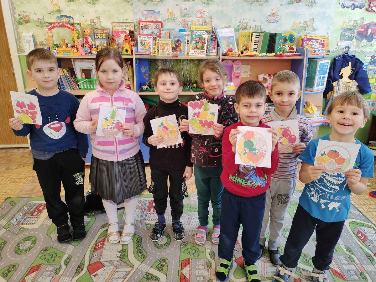 MariMirZ's tweet photo. "Овощи и фрукты - полезные продукты", аппликация в старшей группе "Солнышко". https://t.co/3TO4I8DPFB