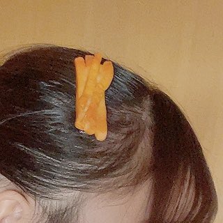 「芋けんぴ 髪に付いてたよ」ができるヘアクリップを手に入れました 