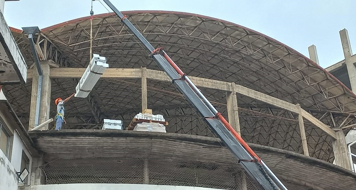 clubaunion's tweet photo. ¡Seguimos trabajando!

☑️ Montaje de armazón para cerrar el Sum del IPEI y fachada de la Sede
☑️ Ampliación del área de precalentamiento 
☑️ Remodelación de sector de salida de vestuarios al campo de juego
☑️ Avances en los nuevos palcos del 15 de Abril https://t.co/Mh0AkZHf41