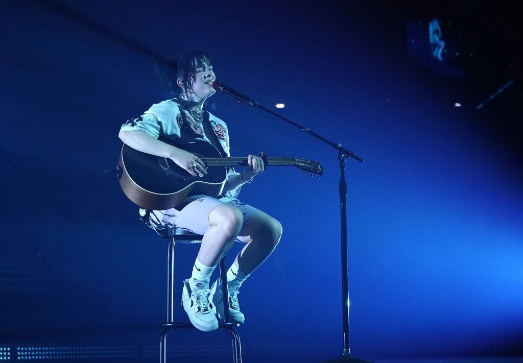 Does billy. Билли корган с волосами. Uptown girl billy joel. Билли кид 2022. Billy corgan 1991.