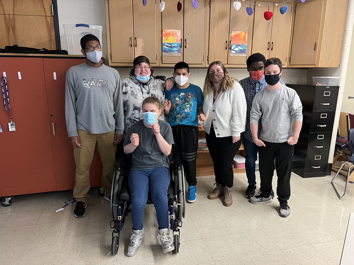 It’s a great day at NAHS when our former Best Buddies President Rachel comes back to observe for her future teaching career! 💙