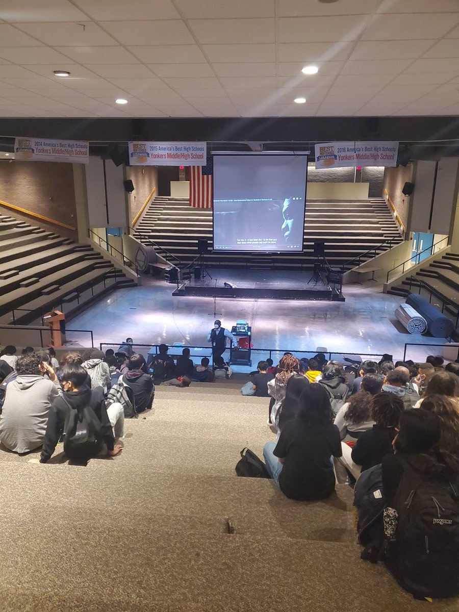 Mr. Arthur addressing and motivating the Middle School students.  @APVancol <a href="/LarueBranchcomb/">LaRue Branchcomb</a> <a href="/RcollinsJudon/">RoseAnne Collins-Judon</a> <a href="/quezada1229/">Dr. Edwin M. Quezada</a>