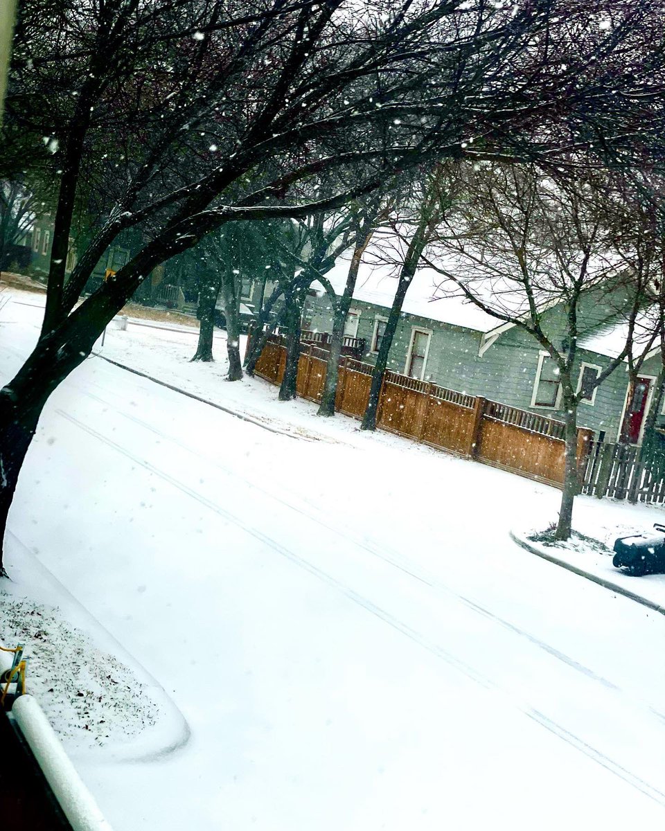 AshlinSamuel's tweet photo. #TexasSnow #2022snow #TexasWeather #FortWorth #stockyards https://t.co/w8rvbiEEGk