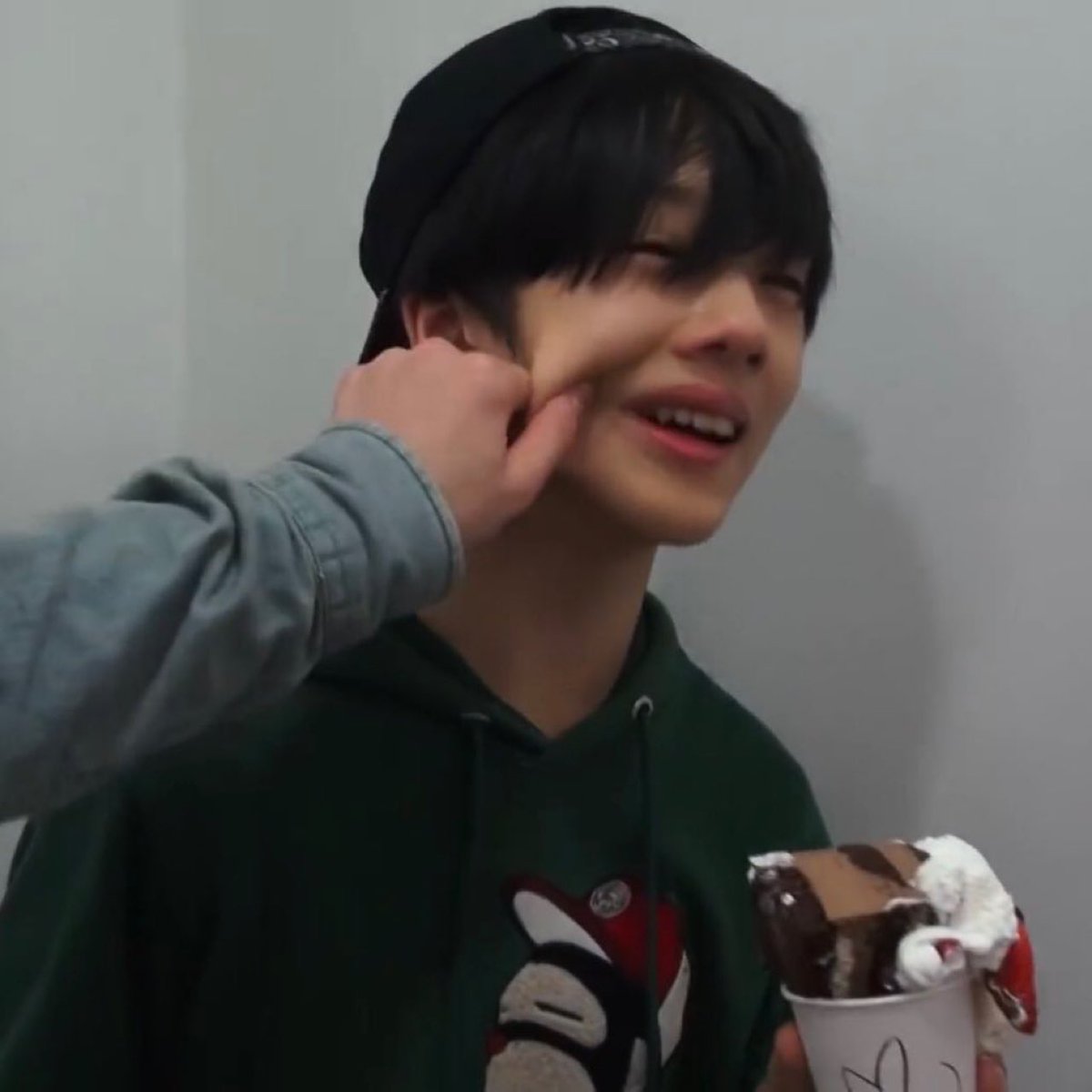 markmallow_131's tweet photo. 생일을 축하해 🥳 
태어나서 고마워 지성아 🥺♥️

#항상_빛나는_지성아_더_건강하라
#지성이_생일_와앙_행복해
#OurUniverseJisungDay https://t.co/jQG5TjfplH
