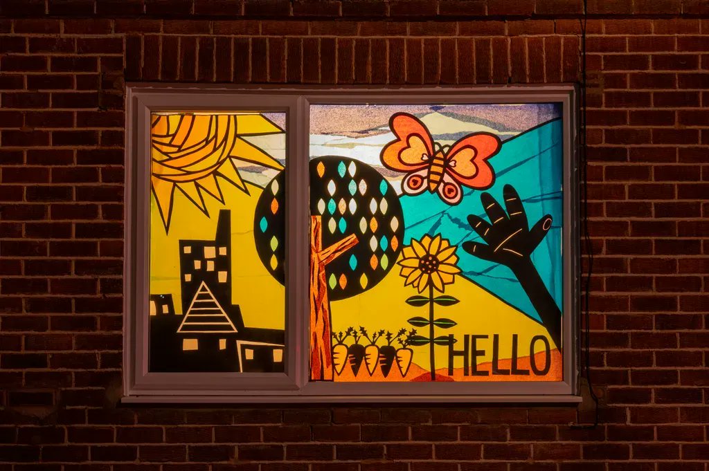 Step 1: Register your window online. Step 2: Tell your neighbours. Step 3: Make your display. Step 4: Go outside and see what you and your neighbours have made - it's going to be magical.

Are you ready for Window Wanderland? buff.ly/32rbMgA

(Photo by Jamie Gray)