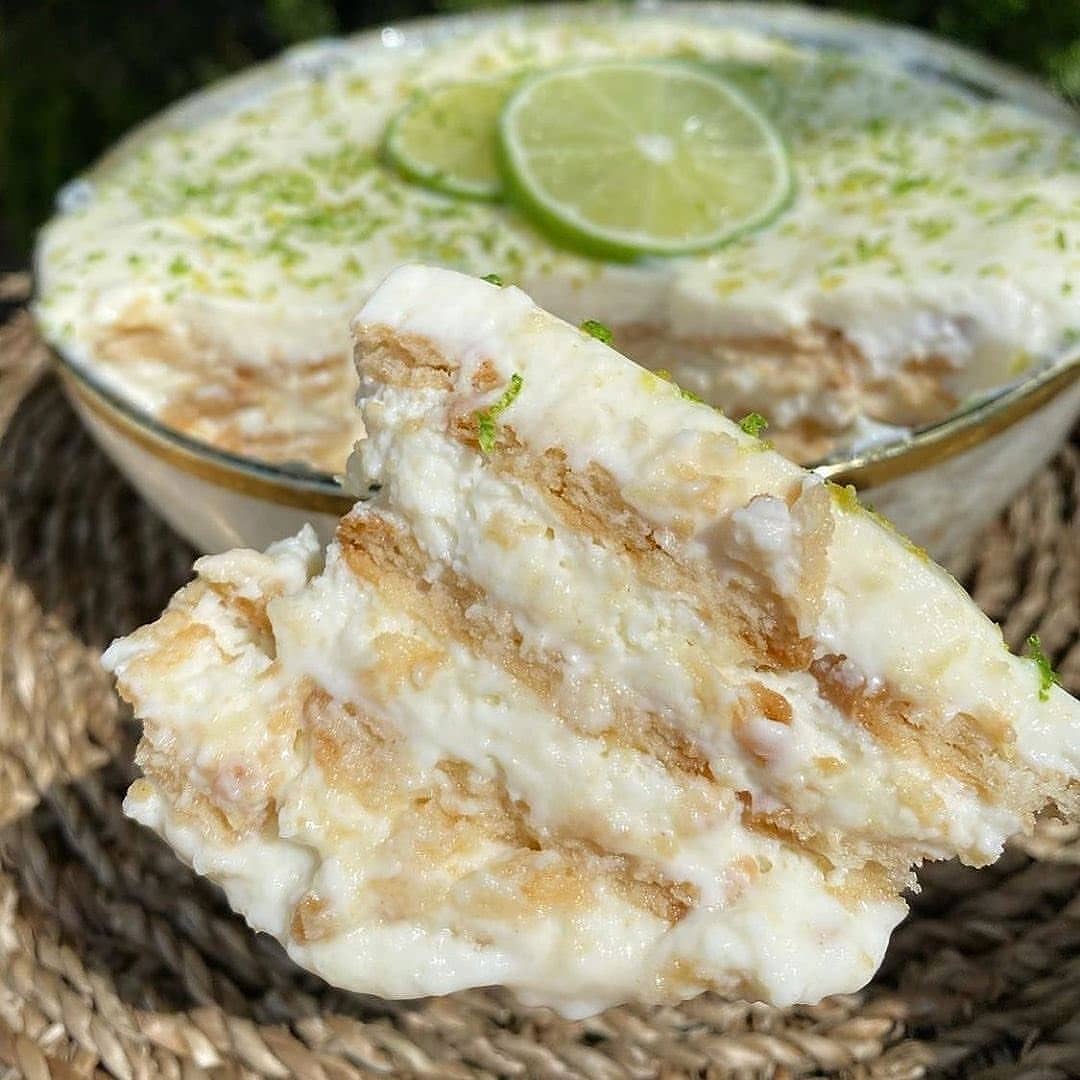 food_porn17's tweet photo. Pavê de limão https://t.co/HhthxmVsY5
